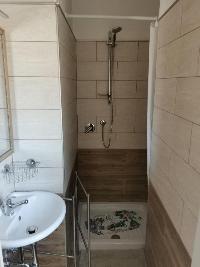 Al Centesimo Chilometro - Ristoro Del Pellegrino Hostel Montefiascone Ngoại thất bức ảnh